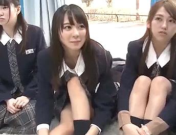 【MM号/美少女】修学旅行中のロリJKが大人チンポに大はしゃぎｗ『凄～い♡』電マ責めに膣濡れｗ次々挿入してガチハメ乱交！