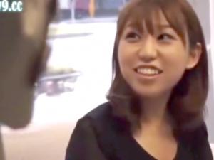 ◆マジックミラー号◆「デカッ。。♡」童貞クンの巨根に美乳ギャル大興奮//凄テクの手コキにM男悶絶⇒絶頂イキｗｗ