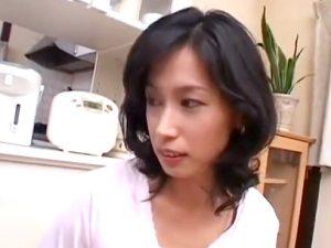 ◆近親相姦/イタズラ◆極上美人ママが大好き過ぎる変態息子！甘えんぼプレイで母の美肌ボディを堪能！性処理のおねだり中！