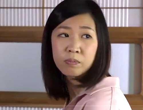 《人妻熟女/NTR》ムチムチ奥様が旦那の借金の為に身体でご奉仕！『許してください..』村人の中年オヤジに次々犯され絶頂！