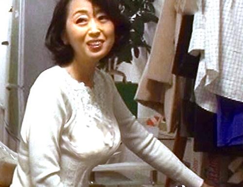 【素人ナンパ・50代人妻】自宅連れ込み白昼ハメ撮りを盗撮！『すごぃぃぃ(嬉』若い子に母性爆発淫乱痴女マダムの献身ご奉仕！