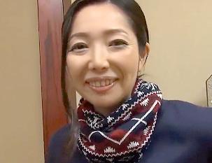 【四十路/痴女】極上美魔女を田舎で発掘！《もうおばさんです..》夫と別れ他人棒で性欲満たす日々..熟練フェラ＆腰つき披露