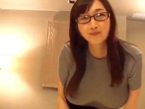 ◆激撮/超乳◆「私でいいの？？」キタ――ッww◆癒し系ムッチリ豊満メガネ美女◆鬼ピストンにふわふわ乳激揺れ絶頂イキｗｗ