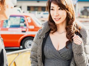 ◆熟女ナンパ/爆乳◆完熟ムチムチ美魔女をゲット⇒茶内でイタズラ！『いくぅぅっっ！』電マ＆クンニでアヘ顔失神寸前！！