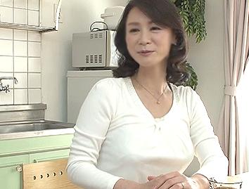 【熟女/NTR】五十路目前の母が息子の友達と禁断情事..《あの子には内緒っ♡》完熟ボディで悩殺！若肉棒に貪る淫乱奥様！