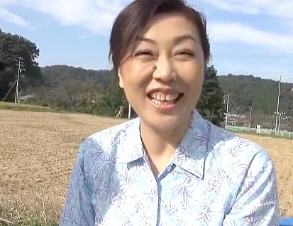【還暦熟女】米農家の完熟お母さんが衝撃AV初撮り！《田舎のおばあさんよ..》旦那の留守中に不倫ハメで性欲開放し連続アクメ！
