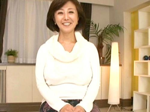 ※淫乱マダム/初撮り※49歳激エロ純白ボディ/デカ乳房＆乳首膨らませ鼻息荒く悶えまくり/優しい丁寧肉棒舐りご奉仕中ｗｗ