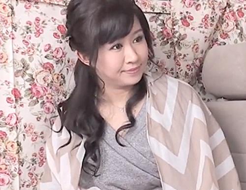【四十路/熟女】セレブな美魔女の下着チェックWW「これ以上ダメよ♡」強引イタズラに欲情した人妻をガンハメ膣内射精したったｗ