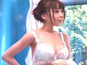 ・MM号/神素人・「すっごい出てくるぅぅｗｗ」細身の激カワ娘《Hなマッサでいきなり強引ハメ》美脚痙攣アクメで失神寸前ｗ