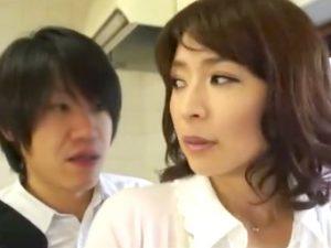 ◆熟女/近親相姦◆「早く..挿れてちょうだい♡」スレンダー美魔女ママ《息子と禁断の白昼不倫開始》互いの性欲爆発ヤバイやつ