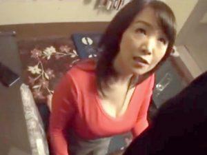 ◆熟女/寝取られ◆「早く挿れてちょうだい♡」純白美肌のド淫乱マダム《娘婿の肉棒に興奮止まらず》豊満ボディ晒し不倫開始！