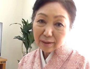 【還暦/初撮り】純白柔肌ボディの六十路熟女！《ドキドキしちゃうわ..》若チンポに触れ性欲爆発➡和服脱ぎ捨て大胆ハメで絶頂！