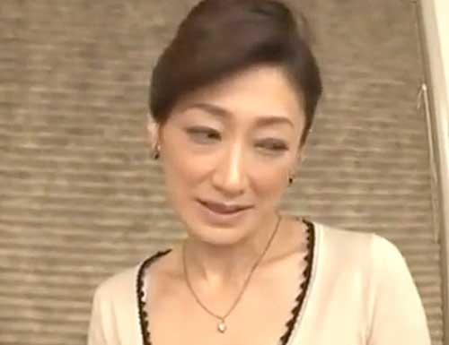 《五十路/NTR》性欲旺盛過ぎるおばさんが過激プレイで理性崩壊アクメ！「凄いのねー♡」生ハメ鬼ピストンに絶頂→膣内射精！