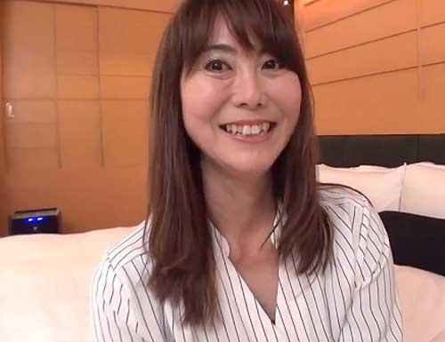 《五十路/人妻熟女》欲求不満の主婦がカメラの前で濃厚SEX！「優しくしてください♡」敏感すぎるボディ震わせ理性崩壊アクメ