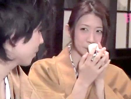 【熟女/寝取られ】温泉旅行中の美人奥様がおじさん客に絡まれ輪姦SEX！旦那を横目に酔い潰れた若い肉体を堪能する禁断情事ｗ