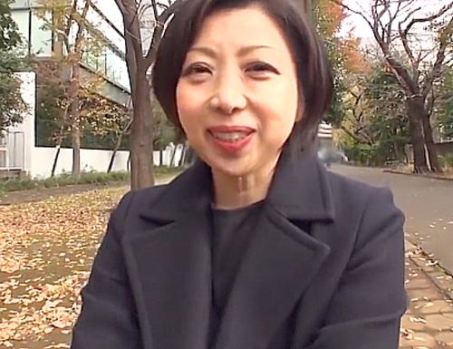 【57歳・NTR初撮り】欲求不満を隠せず応募してきた可愛い奥様！『久しぶりに...中に出して...』禁断の浮気情事中！！