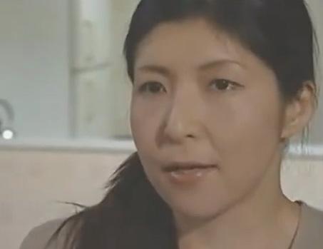 【ヘンリー塚本/人妻】旦那と朝からSEXしても欲求不満なド淫乱中年女！夫が出社後すぐ他人棒受け入れ白昼濃厚不倫で連続絶頂