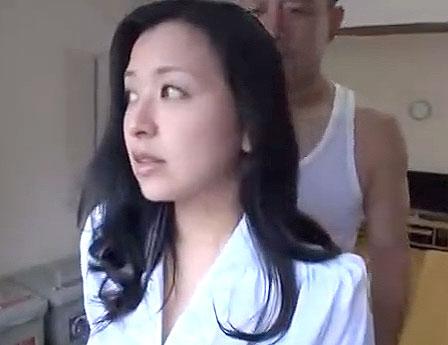 【熟女/寝取られ】美人過ぎる人妻が背後からいきなり乳揉みされ犯される一部始終！他人棒に発情して濃厚フェラ鬼突きに絶頂！