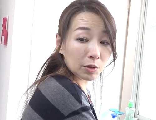 【人妻熟女/痴女】奔放過ぎるヤリマン義母が若い男連れ込み浮気し放題WW「いっぱい出して♡」濃厚フェラ＆パイズリ精子搾取！