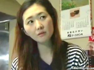 ◆ヘンリー塚本/近親相姦◆祖父の肉棒を咥え発情するド淫乱母！性欲抑えきれず息子チンポにまで手を出し痴女プレイの変態生活！