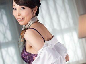 ◆50代/NTR◆「早くしましょっ♡」CAコスの極上美魔女《不倫情事開始》欲求不満爆発//細身＆美脚震わせ久々の絶頂へ！