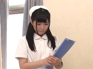 ◆ナース/イタズラ◆白衣の天使がお仕事中にHなおねだり開始！童顔＆爆尻でフル勃起！真っ白な美肌にドピューッ！！