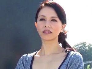 ◆痴女/人妻◆性欲旺盛な熟女教師が《胸チラ＆パンチラ誘惑》生徒との禁断不倫情事//ベロチューから挿入懇願馬乗り中ｗｗ